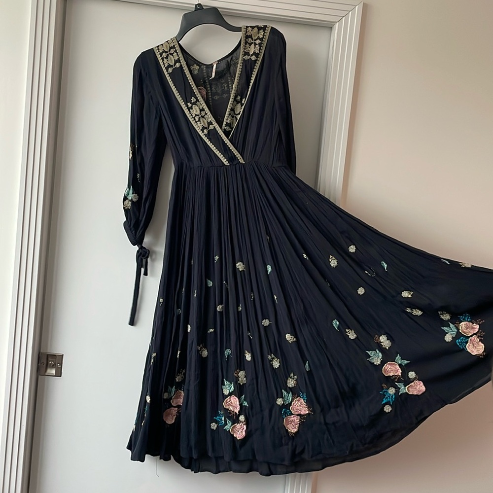 Free People boho floral embroidered dress !!